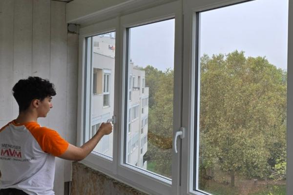 FERMETURE DE BALCON. Un vent de fraîcheur pour votre habitat - MVM MENUISIER